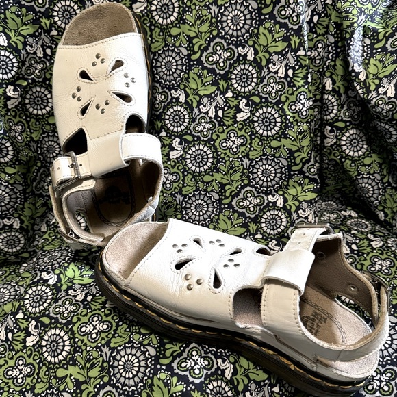 🌸Dr Martens Y2K Sandals vintage🌸 7 US flower cut out design good condition🌸 - Picture 8 of 11